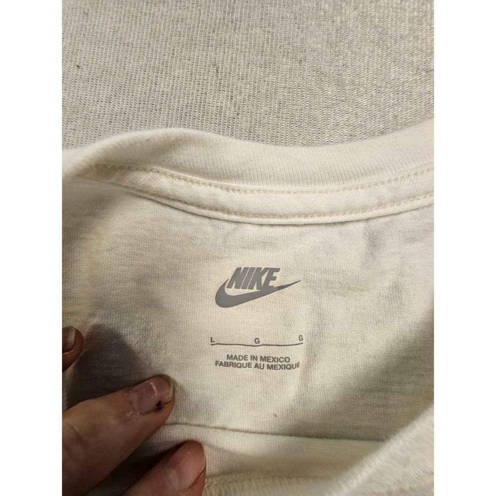 Nike Mens Happy‎ Holidays Graphic T-Shirt Cream White Mountain Christmas Large - Picture 3 of 5